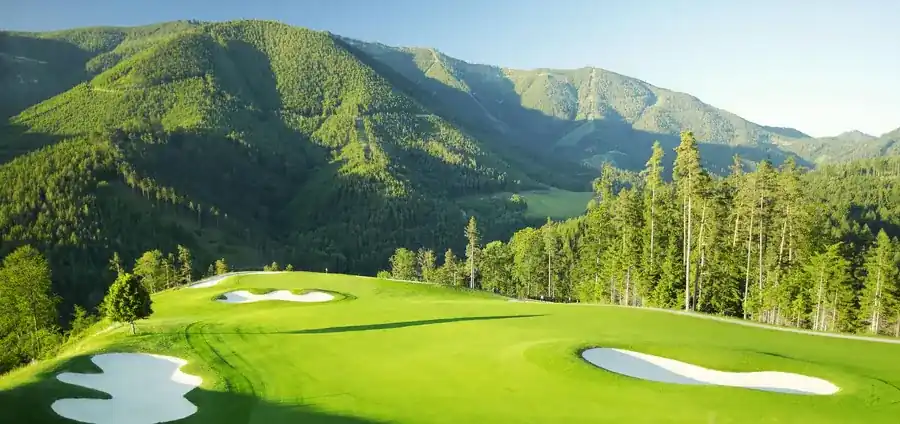 Colorado golf course with mountain views